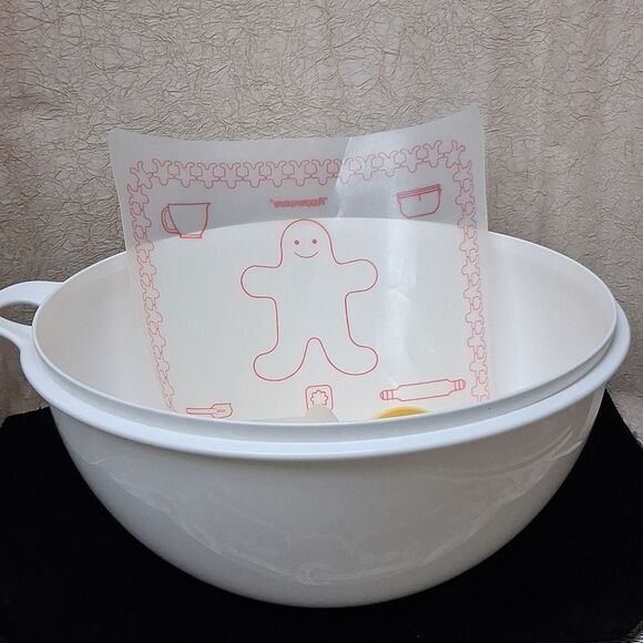 10 pc. -32 C. bowl, pastry sheet, & vtg 8 pc. Utensil Set in Yellow and Orange - Picture 2 of 11